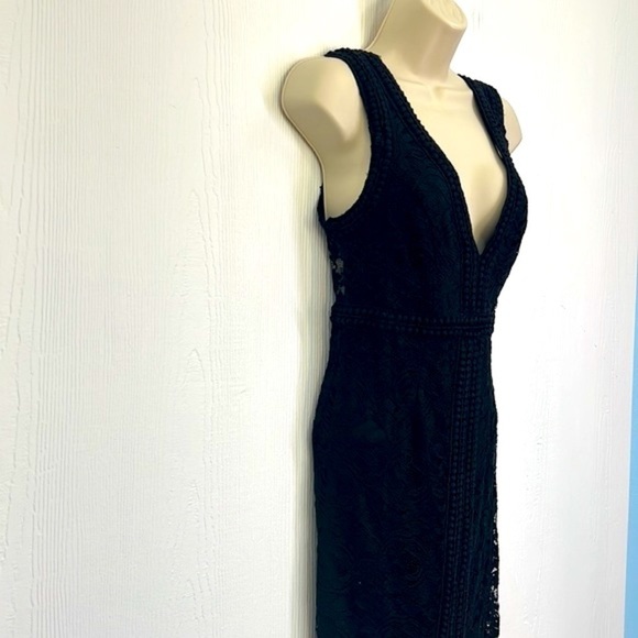 Forever 21 - Black Flat Lace Lined Deep V Neck Sleeveless Midi Dress Size Small - Picture 4 of 13